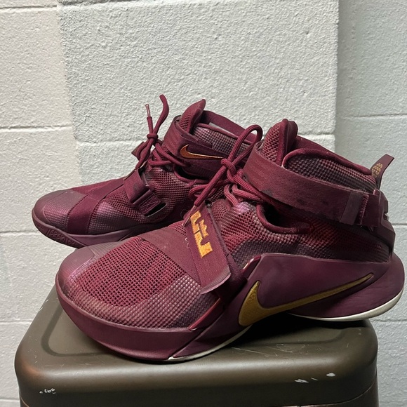 Nike Burgundy Athletic Shoes. LeBron. Size 10.5 - Picture 5 of 7